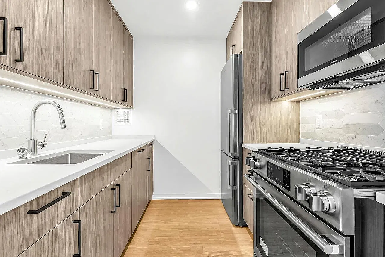 200 West 60th Street — Photo 4