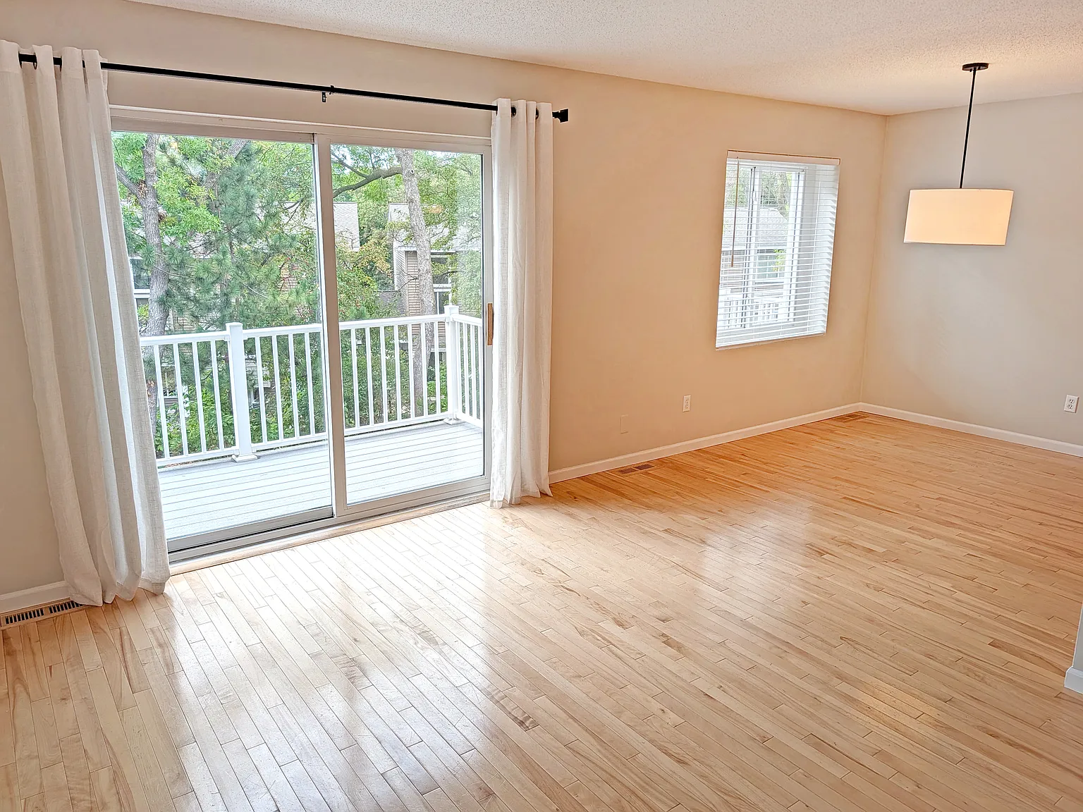 4 bed, 1800 sqft, $3,000 — Photo 4