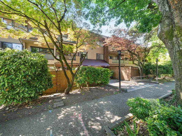 2190 W 7th Ave #214, Vancouver, BC V6K 4K7