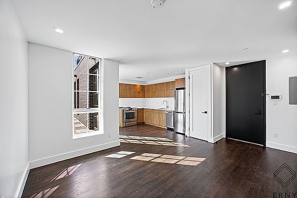 1st image of 836 Washington Ave #7A