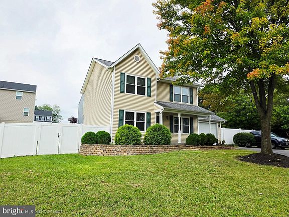 2nd image of 421 Longview Ave