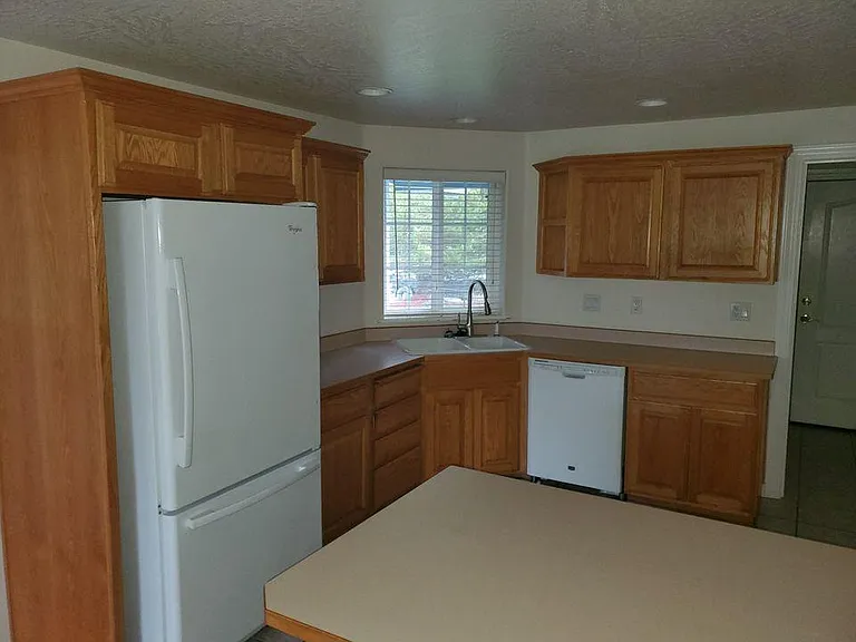 1674 Nunnwood Ln — Photo 3