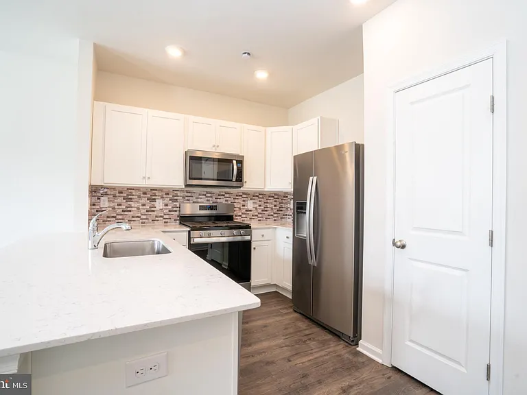 172 Mazzeo Dr — Photo 7