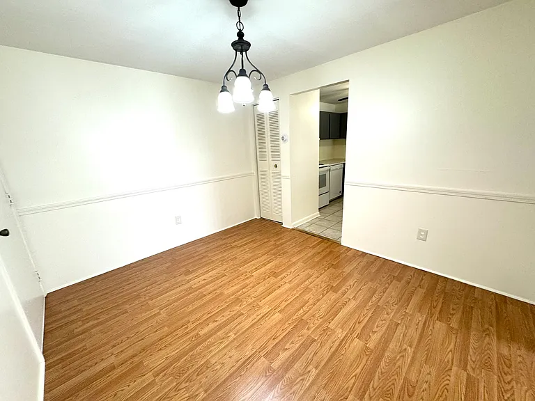 50L English Village Rd #201 — Photo 15