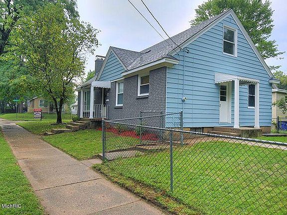 3rd image of 2126 Blaine Ave SE