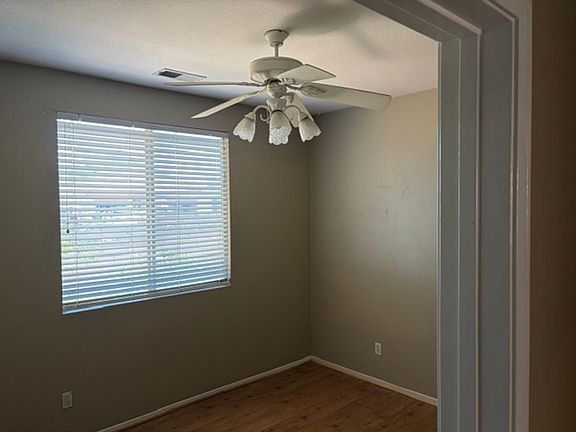 5th image of 37799 Amber Ln