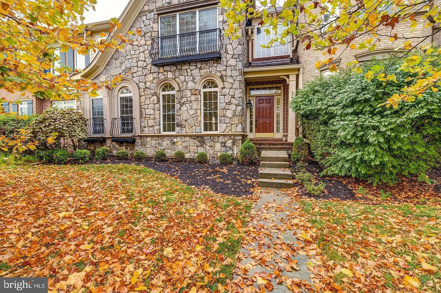 4 bed, 3.5 bath, 4199 sqft, $4,350 — Photo 1
