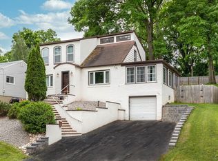 104 Hatherleigh Rd, Solvay, NY 13209