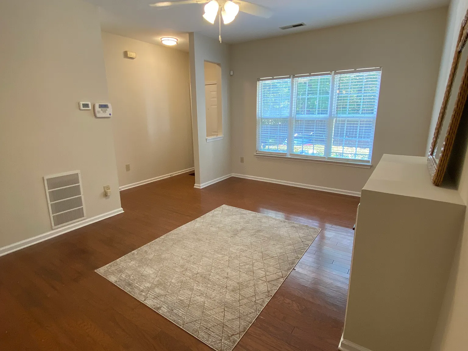 1253 E Woodlawn Rd — Photo 3