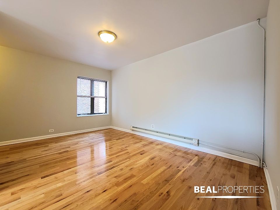 1st image of 3722.5 N Pine Grove Ave #3722X-2