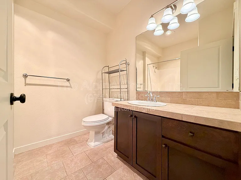 657 NE Garswood Ln — Photo 10