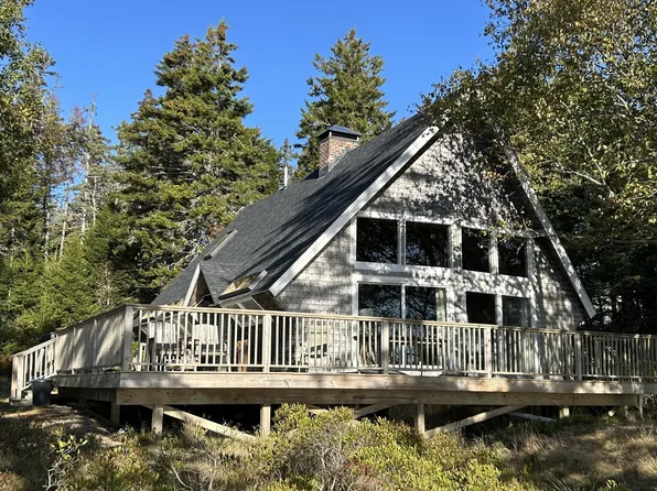 180 Red Point Road, Swans Island, ME 04685