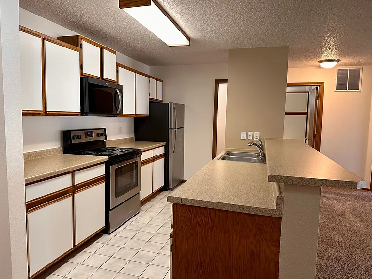 Park Avenue Apartments — Photo 22