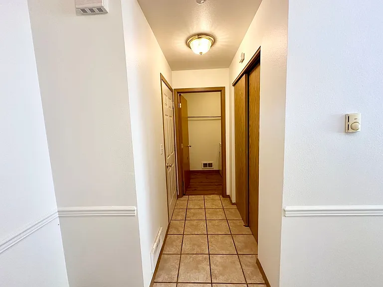 2103 N Yellowstone St — Photo 10