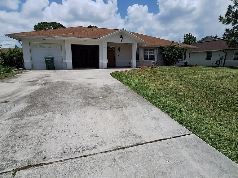 2811 SE Eagle Dr — Photo 1