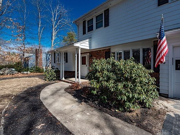 2nd image of 40 Oak Hill Dr