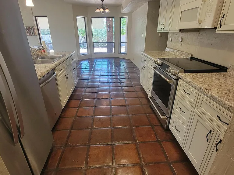 220 E Aster Dr — Photo 8