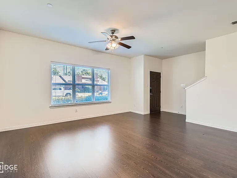 1412 Lake Crest Ln — Photo 5