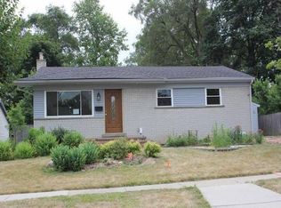 1135 Parallel St, Fenton, MI 48430