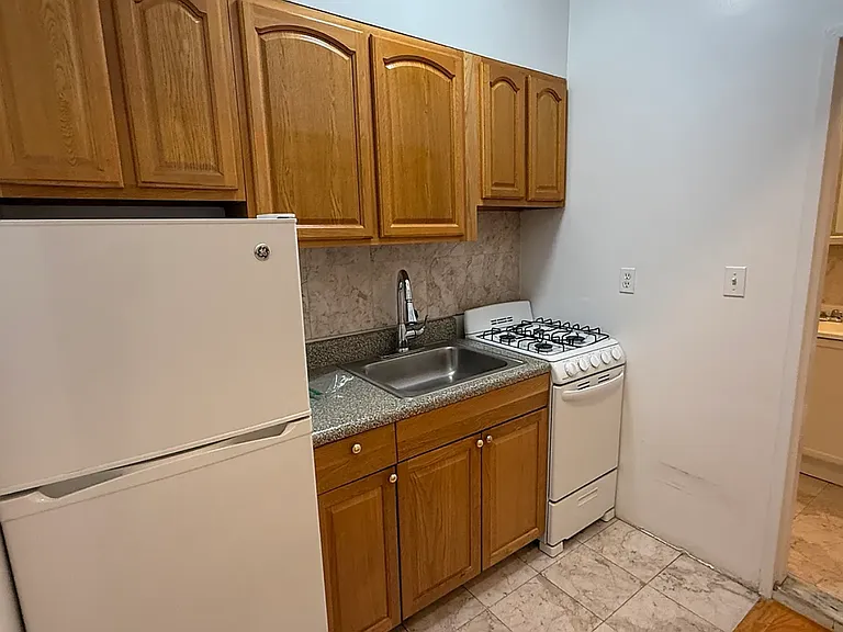 412 E 64th St #3C — Photo 2