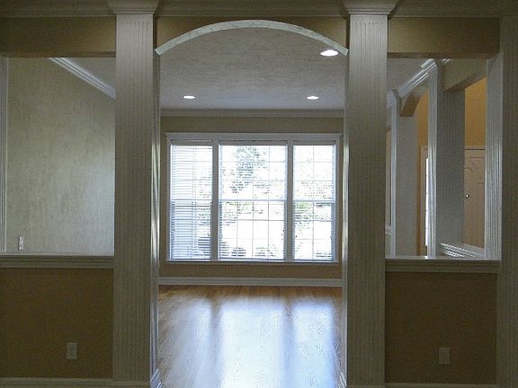 3rd image of 677 NW Indian Springs Dr
