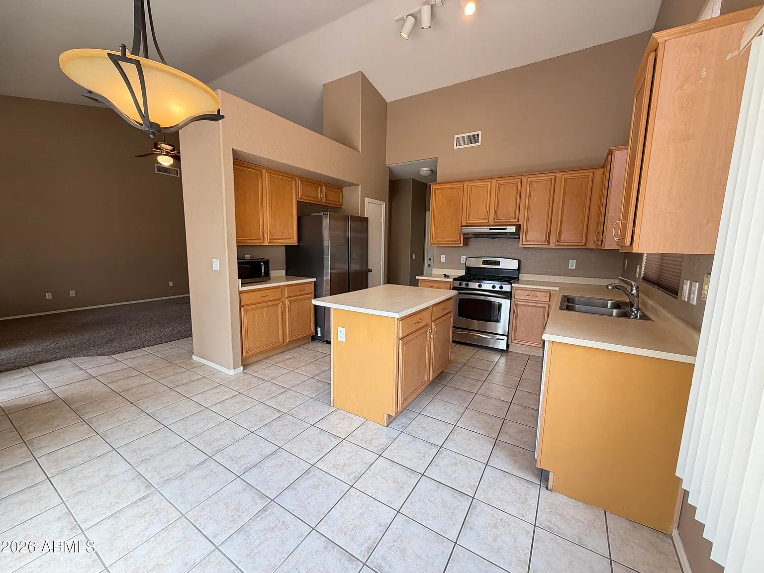 3 bed, 2.0 bath, 1554 sqft, $1,995 — Photo 3