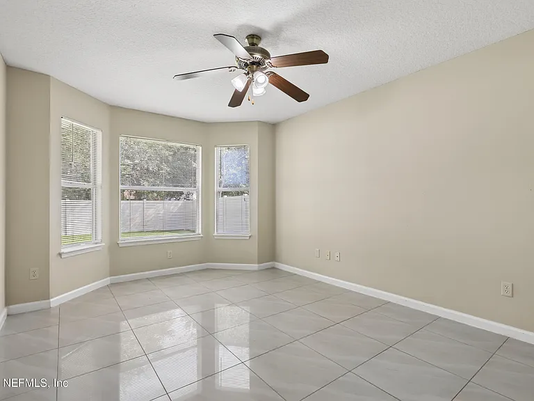 2070 Thornhill Dr — Photo 17
