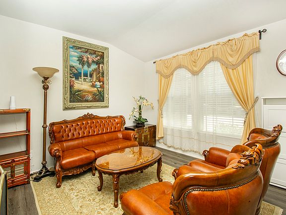 3rd image of 517 Longshore Dr