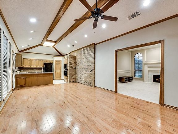 5th image of 1412 Thistlewood Dr