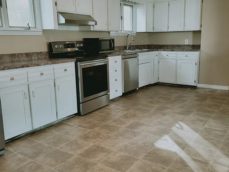141 Greenwood Ct — Photo 10