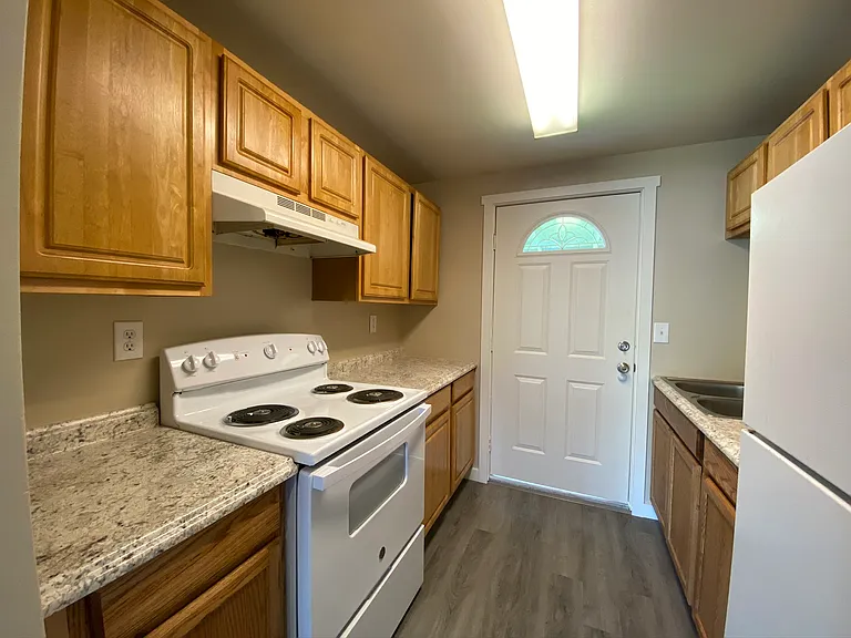 1708 Houston Ave — Photo 6