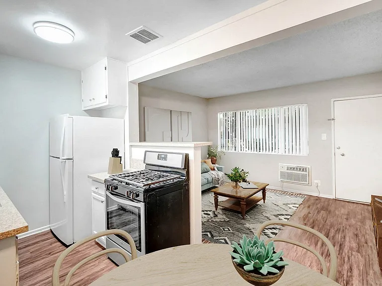 Roscoe Terrace — Photo 34