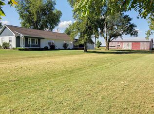 35315 E 9th Rd, Pawnee, IL 62558