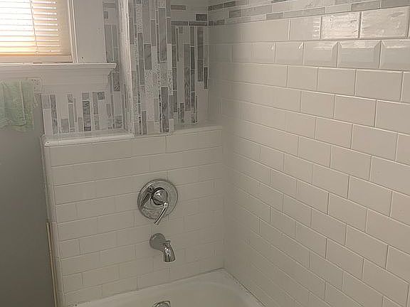 5th image of 61 Juergens Ave
