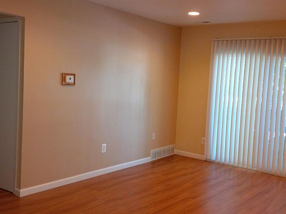 2nd image of 45270 Keding St Floor 2