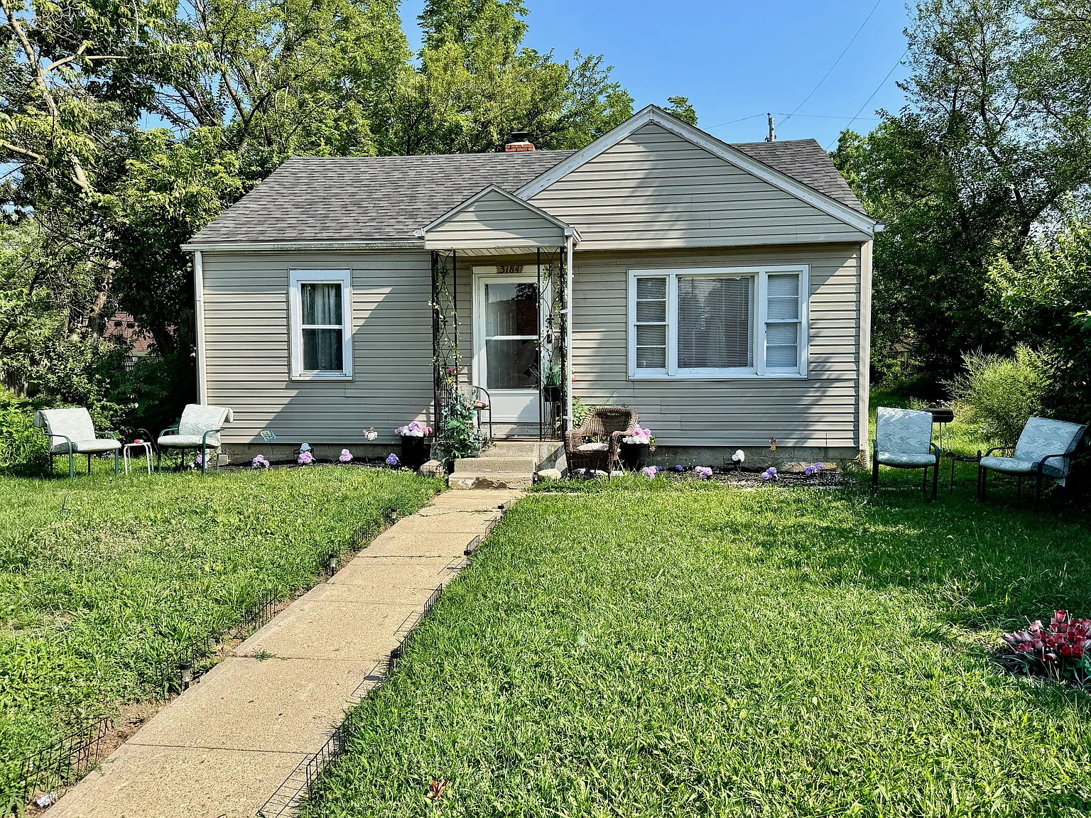 2 bed, 1.5 bath, 900 sqft, $1,150 — Photo 1