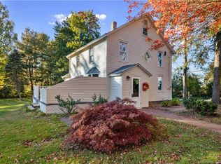 86 Walnut St, Essex, CT 06442