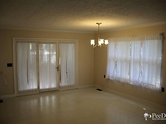 3rd image of 301 Warner Dr