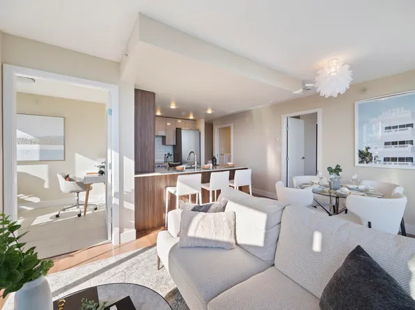 1088 Richards St #1801, Vancouver, BC V6B 0J8