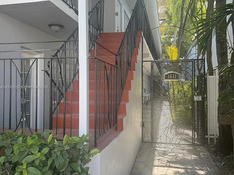 1611 West Ave #10 — Photo 12