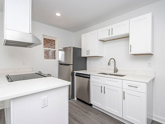 3rd image of 2001 Sanford Dr #4