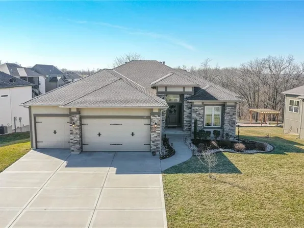 601 Rock Bridge Ct, Smithville, MO 64089