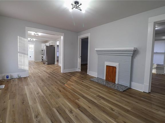 4th image of 1618 Oak St
