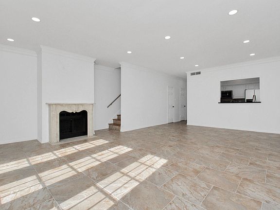 4th image of 290 Wilcrest Dr