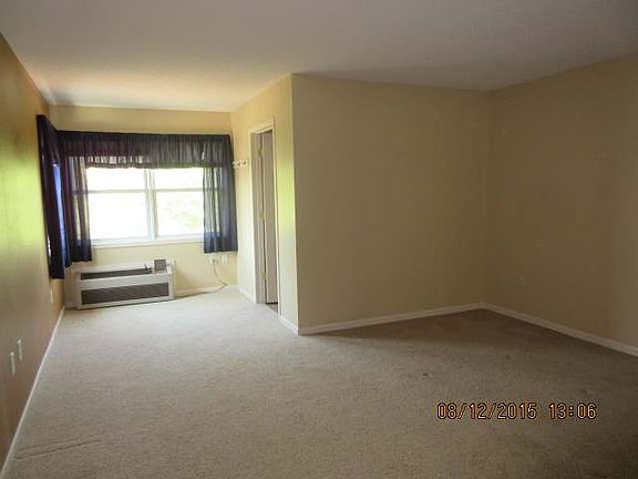 3rd image of 101 Lake Shore Dr E