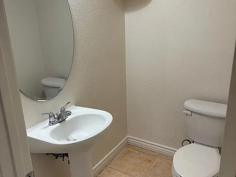954 Teatro Cir #F — Photo 7