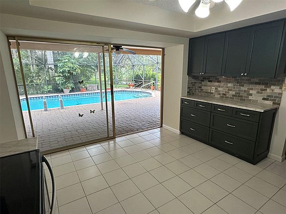 5th image of 10800 SW 40th Court