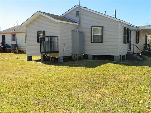 3 bed, 1.0 bath, 1125 sqft, $1,750 — Photo 2