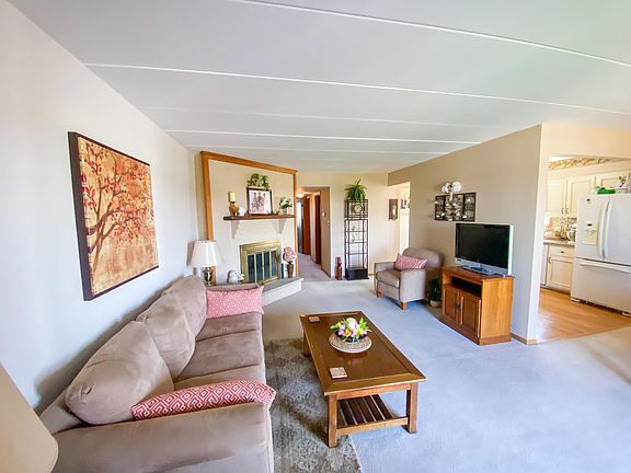 3rd image of 17037 Grissom Dr APT 2S