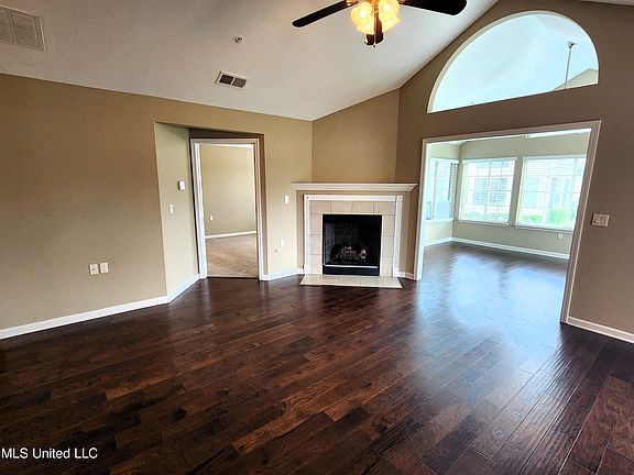 3rd image of 8708 Parkview Oaks Cir